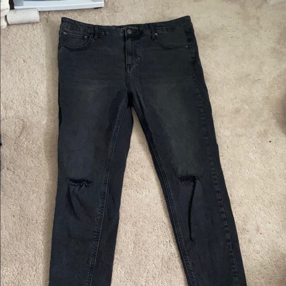 Women’s Black Ripped Skinny Jean